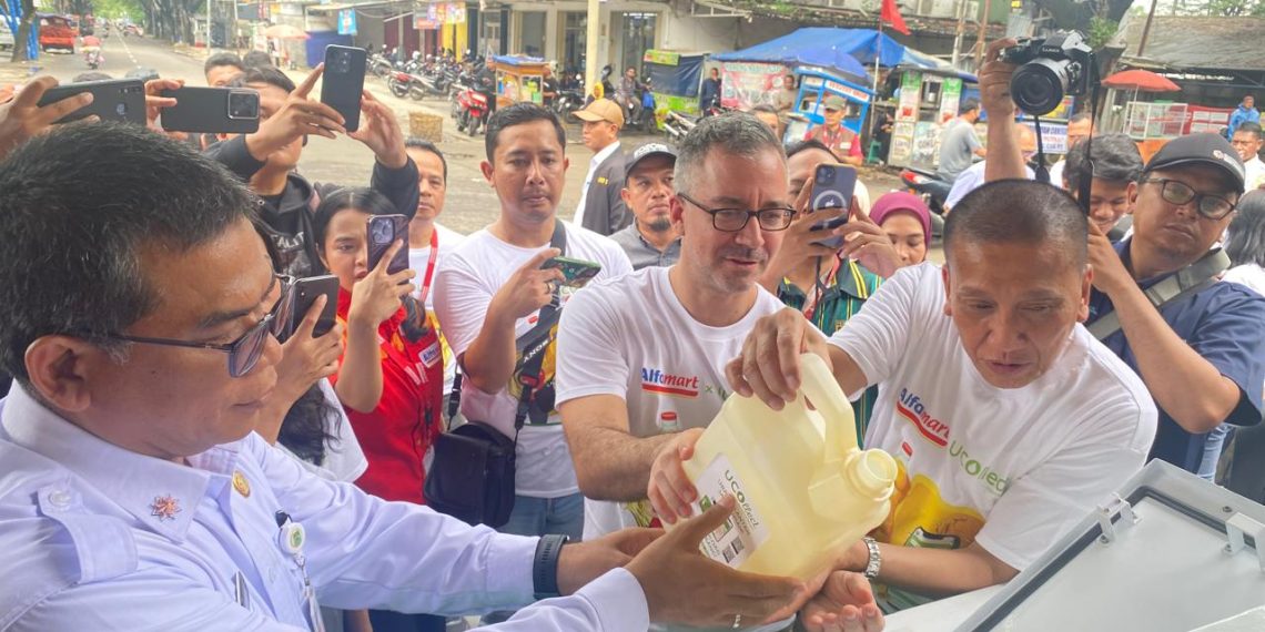 Ada UCollect Box, Minyak Jelantah Bisa Ditukar jadi Rupiah di Gerai Alfamart