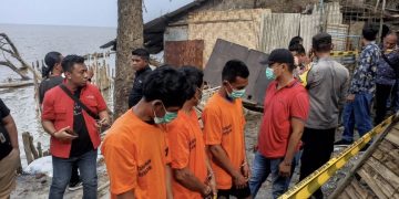 Tim Fleet One Quick Response (F1QR) TNI Angkatan Laut Lantamal 1 Belawan membongkar sindikat pencurian avtur di Pantai Dewi Indah, Kecamatan Pantai Labu, Kabupaten Deli Serdang, Sumatera Utara