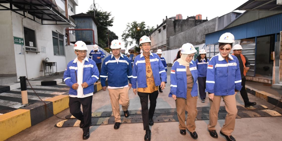 Ketua Komisi XII DPR RI Bambang Patijaya, saat memimpin tim Komisi XII DPR RI dalam inspeksi mendadak (sidak) ke Stasiun Pengisian Bulk Elpiji (SPBE) PT Sodikun dan sub-pangkalan di Jakarta Barat (foto: dpr)