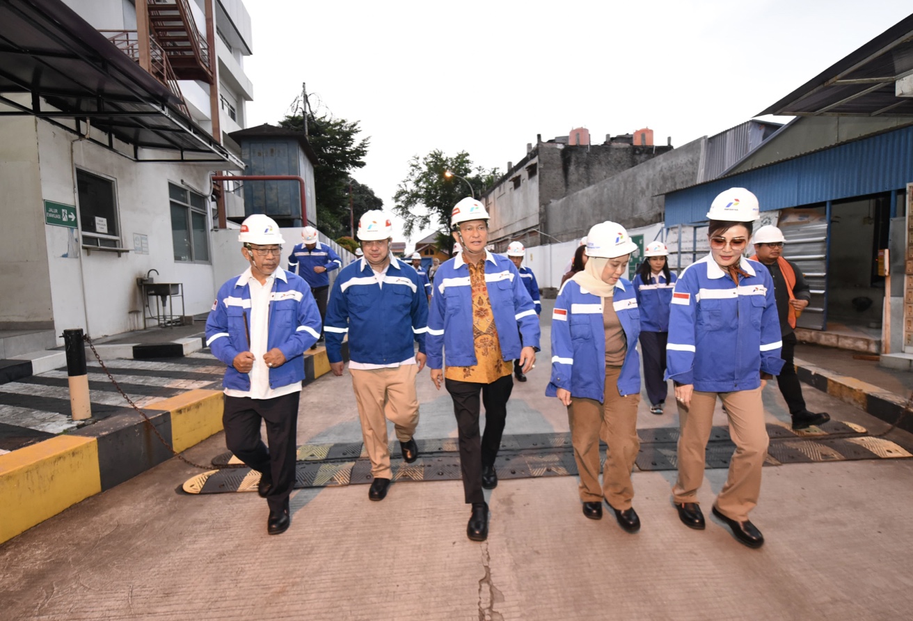 Ketua Komisi XII DPR RI Bambang Patijaya, saat memimpin tim Komisi XII DPR RI dalam inspeksi mendadak (sidak) ke Stasiun Pengisian Bulk Elpiji (SPBE) PT Sodikun dan sub-pangkalan di Jakarta Barat (foto: dpr)