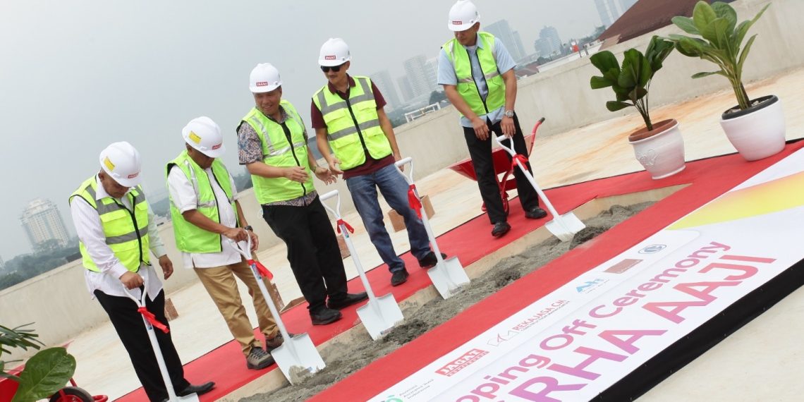 Topping of gedung Grha AAJI
