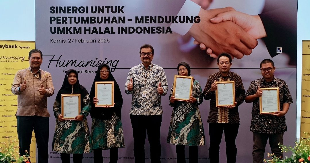 Direktur Unit Usaha Syariah Maybank Indonesia, Romy Buchari
