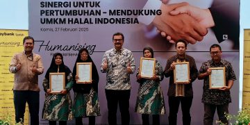 Direktur Unit Usaha Syariah Maybank Indonesia, Romy Buchari