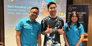 (Ki-Ka) Adrianto Sulistyo, Senior Manager Marketing Biznet; RRQ Lemon; Yasmin Unsulangi, Vice President Territory Jakarta Biznet