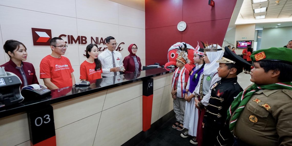 CIMB Niaga menyelenggarakan Tour de Bank (TDB) di Kantor Cabang CIMB Niaga Asia Afrika Bandung, Sabtu (22/2/2025).