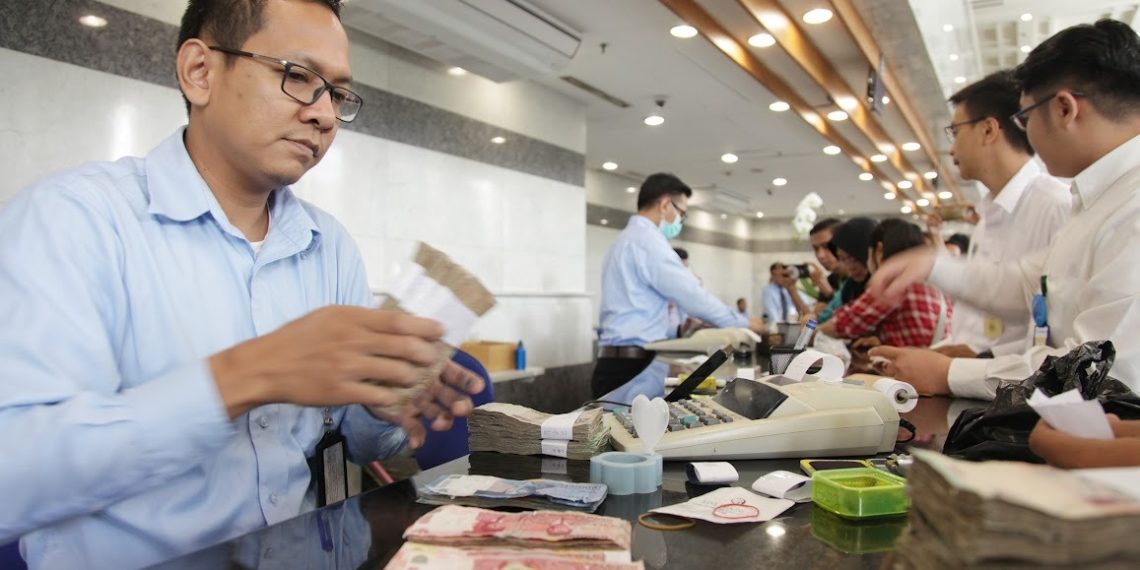 Ilustrasi penghitungan uang di BI