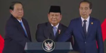 Presiden RI Prabowo Subianto bersama mantan Presiden Susilo Bambang Yudhoyono dan Joko Widodo (Jokowi) dalam peresmian BPI Danantara