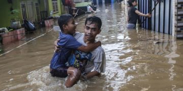 Banjir yang menggenangi wilayah di Kramat Jati Jakarta. (Foto ANTARA)