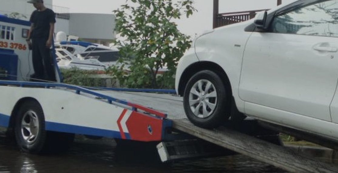 Ilustrasi layanan derek mobil saat banjir (foto:istimewa)