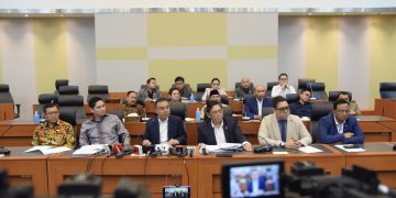 Wakil Ketua DPR RI Sufmi Dasco Ahmad bersama Pimpinan Komisi I dan perwakilan delapan fraksi saat menggelar konferensi pers terkait revisi UU TNI di Gedung Nusantara II DPR RI, Senayan, Jakarta, Senin (17/3/2025). Foto: dpr