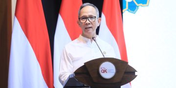 Ketua Dewan Komisioner OJK Mahendra Siregar