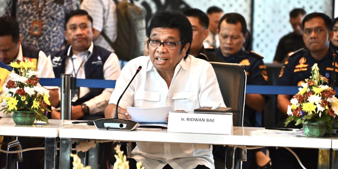 Wakil Ketua Komisi V DPR RI, Ridwan Bae, saat memimpin kunjungan kerja spesifik ke Posko Mudik Jalan Tol Jakarta-Merak, Cilegon. (foto: dpr)