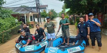 PT Wijaya Karya (Persero) Tbk (WIKA) menyalurkan bantuan bagi korban banjir di Jakarta Timur dan Bekasi.