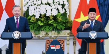 Presiden Republik Indonesia Prabowo Subianto dan Sekretaris Jenderal Komite Sentral Partai Komunis Viet Nam (PKV) Tô Lâm menyampaikan keterangan pers bersama di Istana Merdeka, Jakarta, pada Senin, 10 Maret 2025.