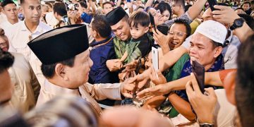 Ribuan warga dari berbagai daerah memadati Istana Kepresidenan Jakarta dalam gelar griya Idulfitri 1446 Hijriah yang digelar oleh Presiden Prabowo Subianto pada Senin, 31 Maret 2025. (Foto: BPMI Setpres)