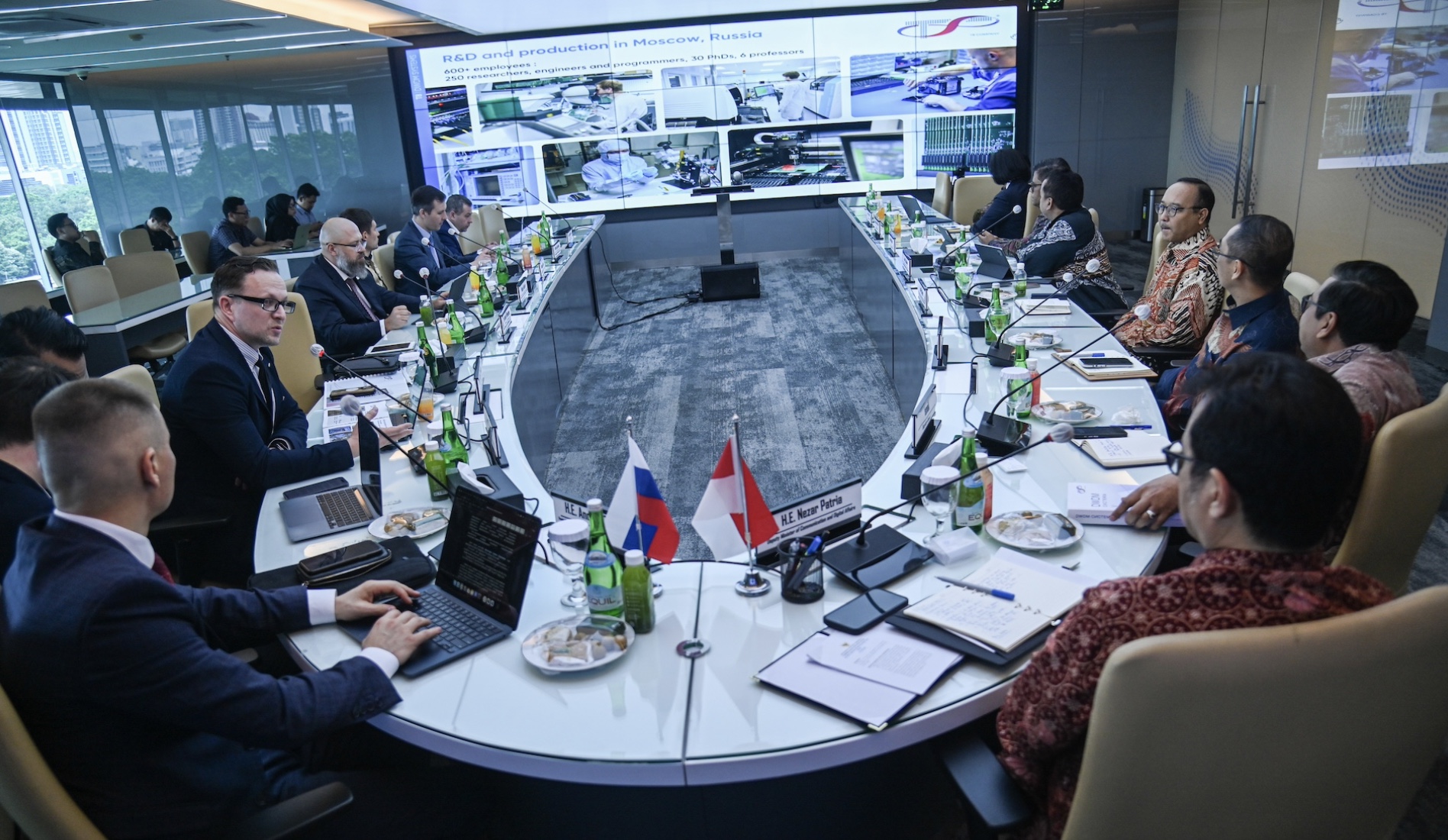 Kunjungan kehormatan Wakil Menteri Pengembangan Digital, Komunikasi dan Komunikasi Massa Federasi Rusia, Andrey Zarenin, di Kantor Kementerian Komdigi, Jakarta Pusat, Selasa (15/04/2025).