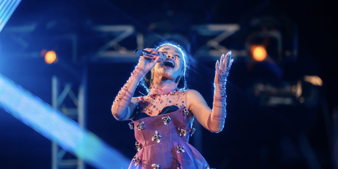 Penyanyi Andien saat tampil apik diatas panggung International Golo Mori Jazz (IGMJ) 2025