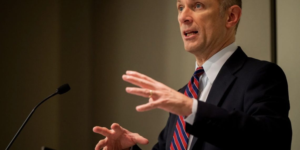 Gubernur Federal Reserve Bank of Chicago Austan Goolsbee