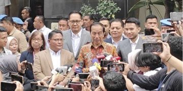 Presiden ketujuh Republik Indonesia, Joko Widodo saat keluar dari Ditreskrimum Polda Metro Jaya, Rabu (30/4/2025). Foto : ANTARA