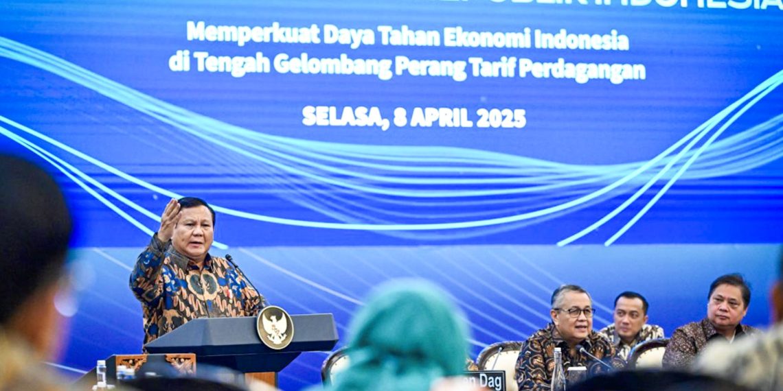 Presiden Prabowo Subianto membuka Sarasehan Ekonomi yang digelar di Menara Mandiri, Jakarta, pada Selasa, 8 April 2025 Read more: https://setkab.go.id/presiden-prabowo-perintahkan-penghapusan-kuota-impor/