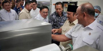 Peresmian Rumah Susu Unit Sentul milik Koperasi Konsumen Kujang Sauyunan Berdikari, di Babakan Madang, Kabupaten Bogor, Selasa (22/4).