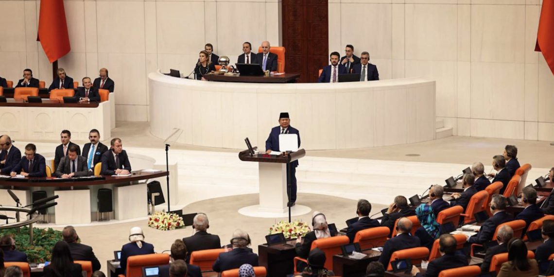Presiden Prabowo Subianto menyampaikan pidato kenegaraan di hadapan ketua dan anggota parlemen di Ruang Plenary, Gedung Parlemen Turkiye, Ankara, pada Kamis, 10 April 2025. (Foto: BPMI Setpres)