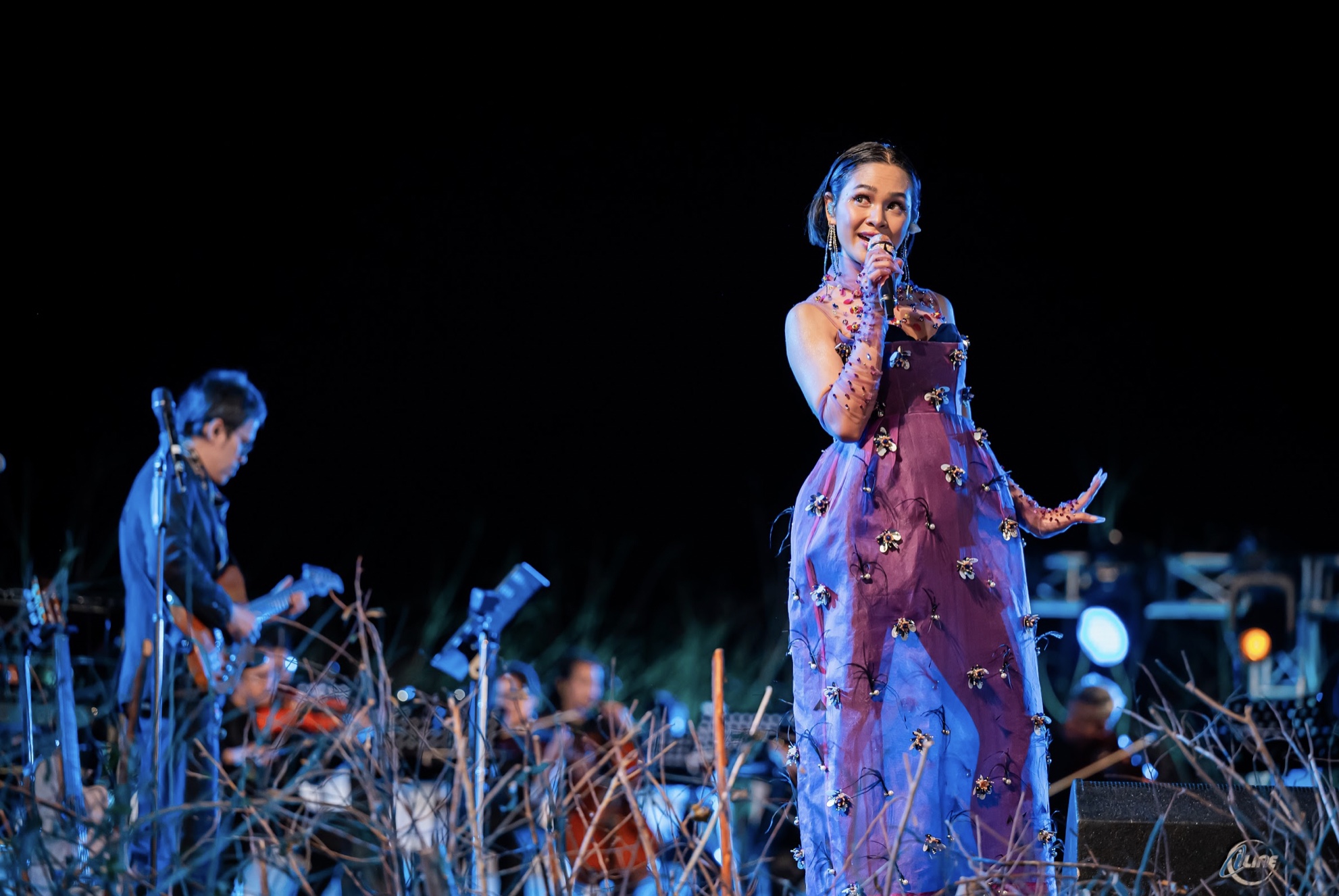 Penyanyi jazz Andien tampil begitu apik menyanyikan berbagai lagu hits-nya di panggung festival musik International Golo Mori Jazz (IGMJ) 2025