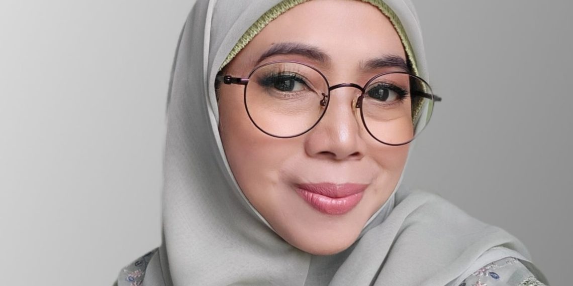 Rahma Gafmi Guru Besar Universitas Airlangga