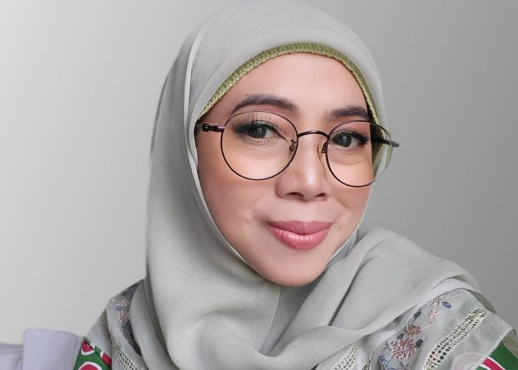 Rahma Gafmi Guru Besar Universitas Airlangga