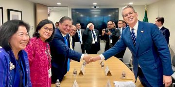 Menteri Koordinator Bidang Perekonomian Airlangga Hartarto dan US Secretary of Treasury, Scott Bessent