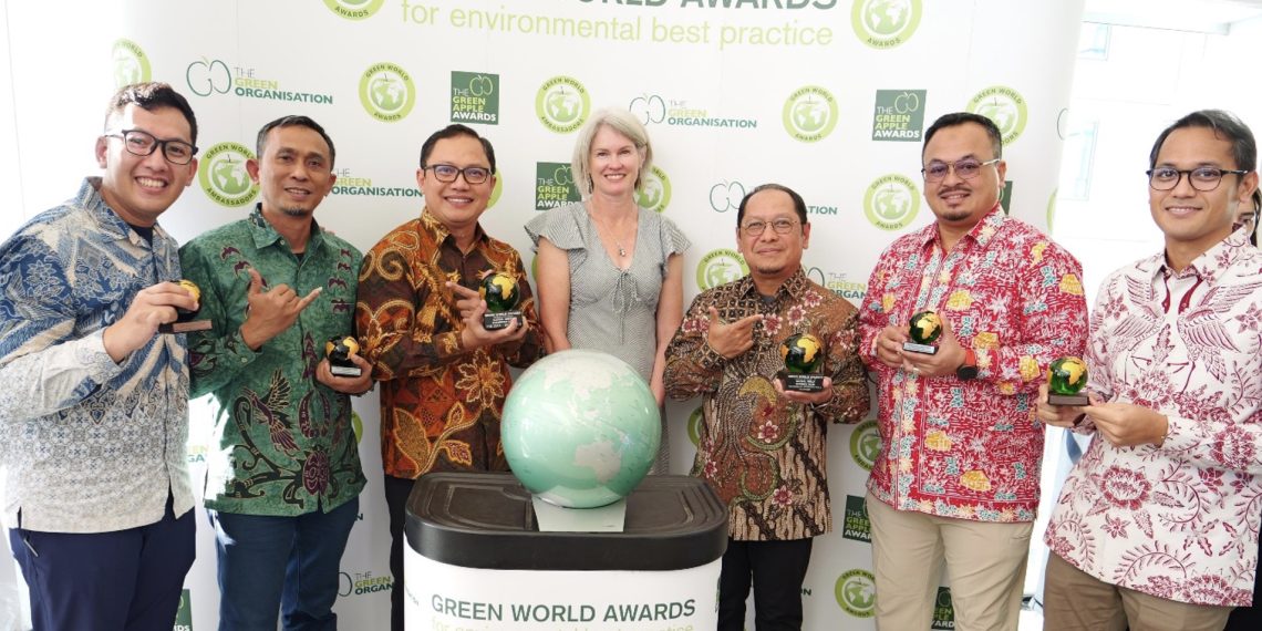PHE OSES, PHE ONWJ, dan tiga lapangan Pertamina EP di Jawa bagian barat berhasil mendapat penghargaan internasional bergengsi Green World Awards, yang diselenggarakan di Auckland, Selandia Baru (12/5).