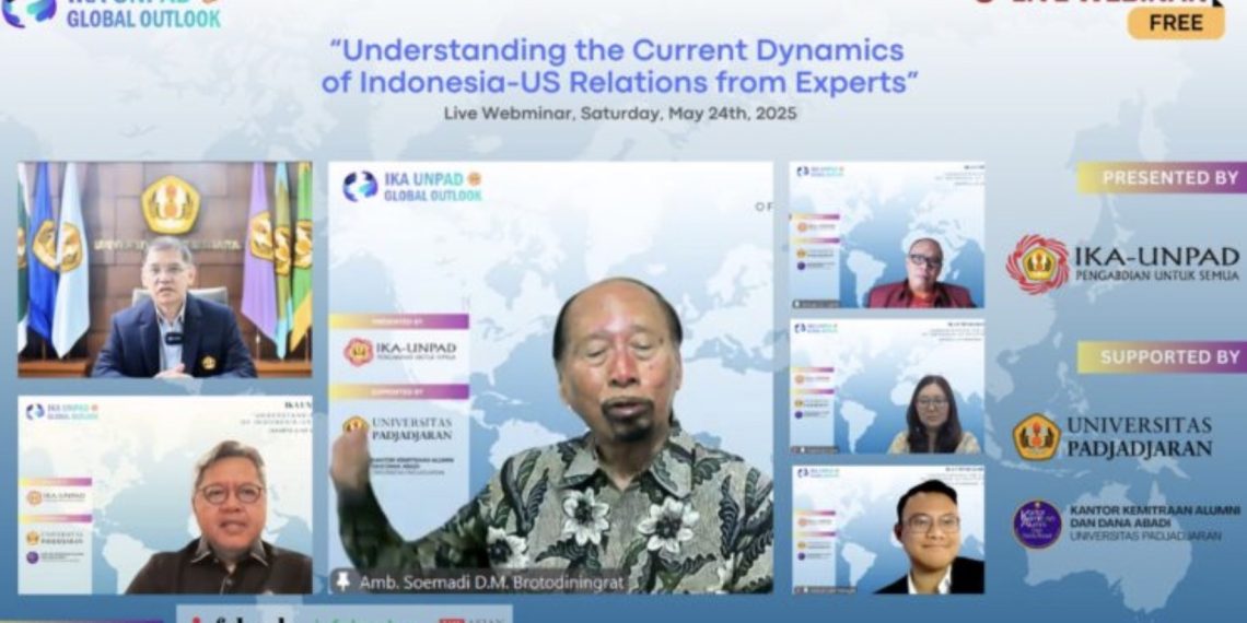 Webinar IKA Unpad Global Outlook 2025: Understanding the Current Dynamics of Indonesia–US Relations from Experts. (Foto: IKA Unpad)