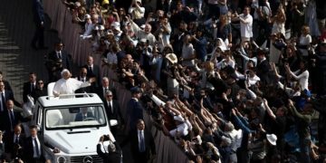 Pelantikan Paus Leo XIV (Kardinal Robert Francis Prevost) yang dihadiri sekitar 250.000 umat Katolik Dunia.