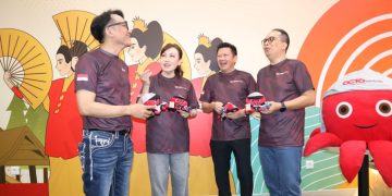 Presiden Direktur CIMB Niaga Lani Darmawan saat meresmikan digital branch di Makasar