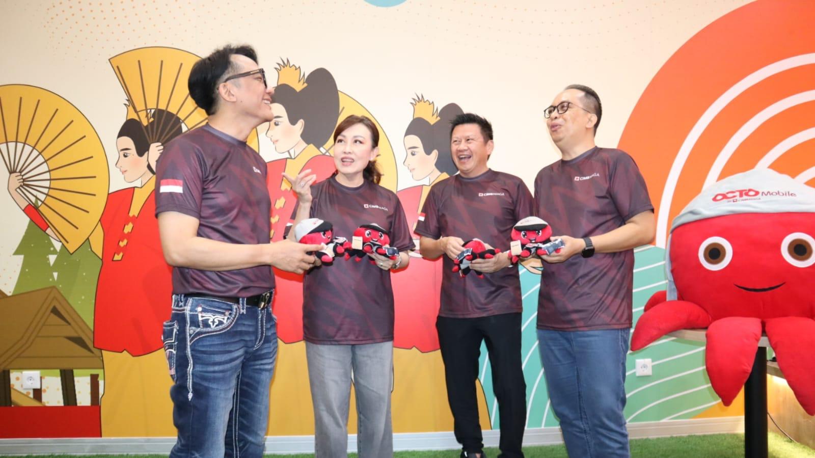 Presiden Direktur CIMB Niaga Lani Darmawan saat meresmikan digital branch di Makasar