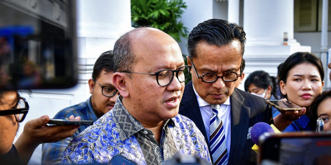 Presiden Prabowo Subianto memanggil Menteri Investasi dan Hilirisasi/Kepala BKPM sekaligus Kepala BPI Danantara Indonesia, Rosan Roeslani di Istana Merdeka, Jakarta, pada Selasa, 20 Mei 2025. (Foto: BPMI Setpres)