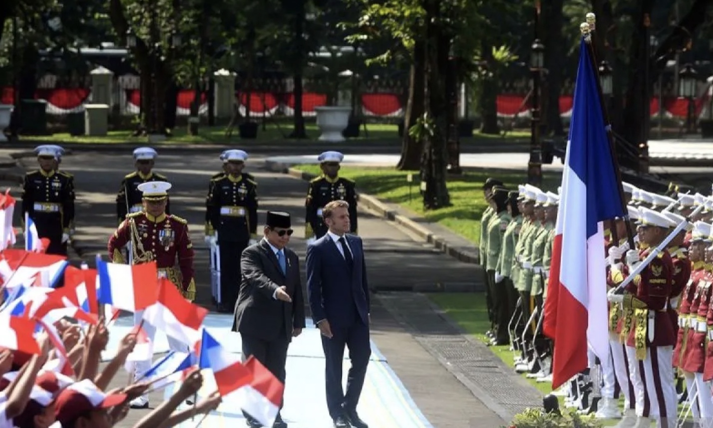 Presiden Prabowo Subianto (kiri) menerima kunjungan Presiden Prancis Emmanuel Macron di Istana Merdeka, Jakarta, Rabu (28/5/2025). Foto : Antara