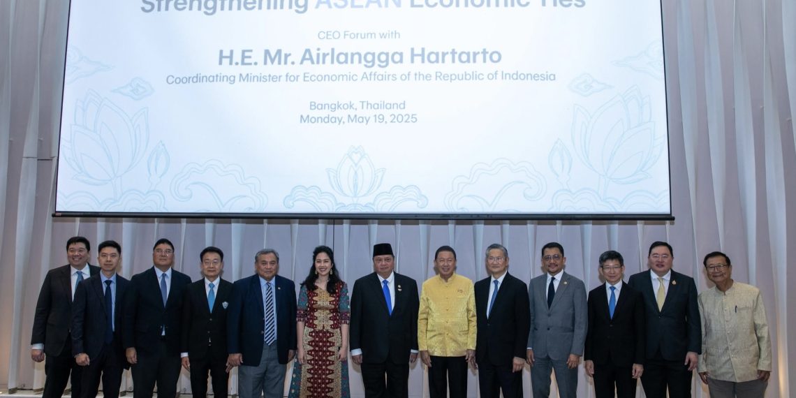Acara CEO Forum ”Strengthening ASEAN Economic Ties” yang diselenggarakan oleh Bangkok Bank dan Permata Bank pada Senin, (19/5) di Bangkok, Thailand.