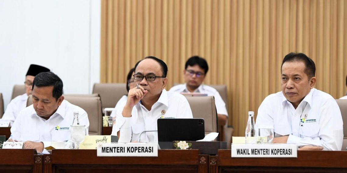 Menkop Budi Ari Setiadi dalam Rapat Dengar Pendapat (RDP) dengan Komisi VI DPR RI, di Jakarta, Senin (26/5).