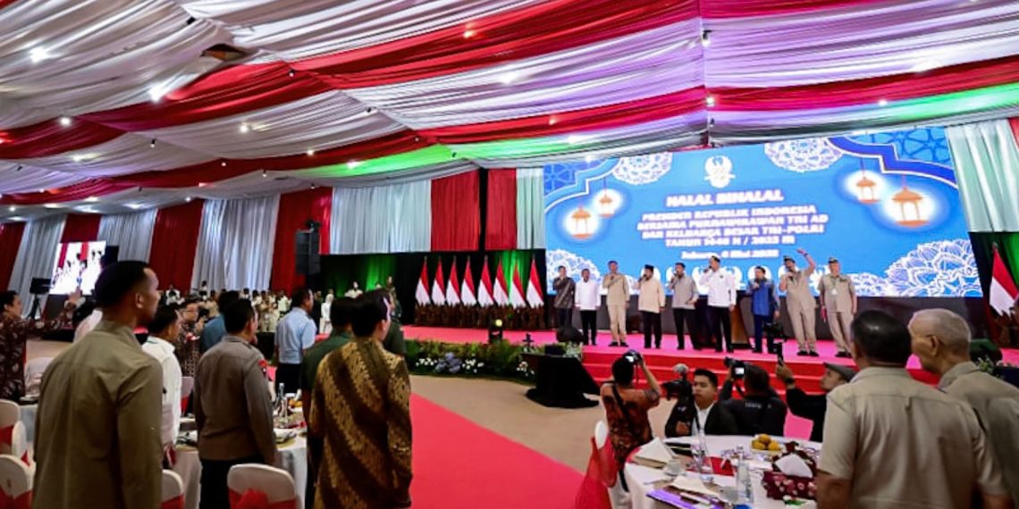 Presiden Prabowo menghadiri acara Halal Bihalal Bersama Purnawirawan TNI AD dan Keluarga Besar TNI-POLRI Tahun 1446 H/2025 M di Balai Kartini, Jakarta, pada Selasa, 6 Mei 2025. (Foto: BPMI Setpres)