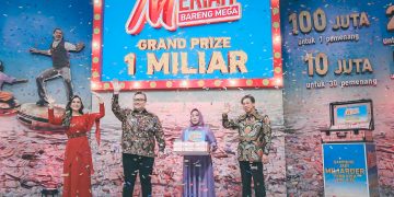 Penyerahan Hadiah Grand Prize Program Meriah Bareng Mega