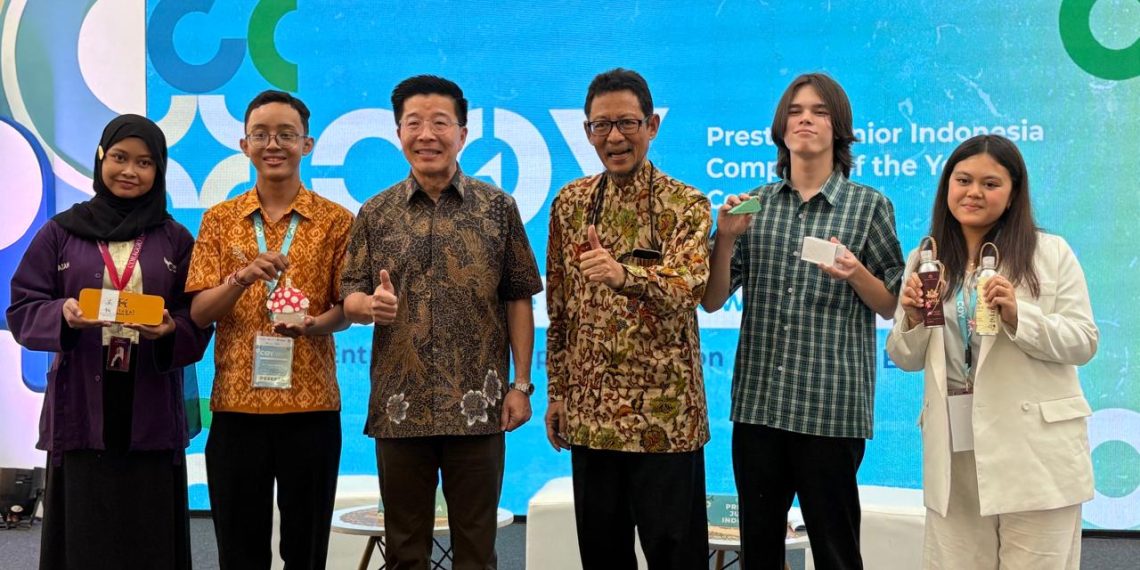 Zurich Entrepreneurship Program bersama Prestasi Junior Indonesia (PJI) dan Starbucks Indonesia.