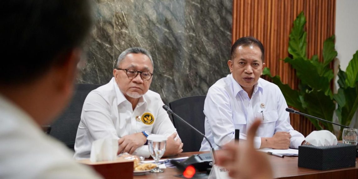 Wamenkop Ferry Juliantono usai menghadiri Rapat Koordinasi Terbatas (Rakortas) terkait Kopdes/Kel Merah Putih dengan Menteri Koordinator Pangan, Zulkifli Hasan dan jajaran dari Satgas di Jakarta, Jumat (13/6).