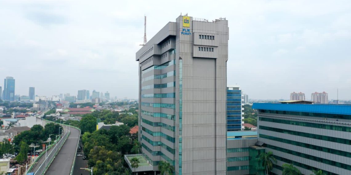 Tampilan Gedung PLN Kantor Pusat di daerah Kebayoran Baru, Jakarta Selatan.