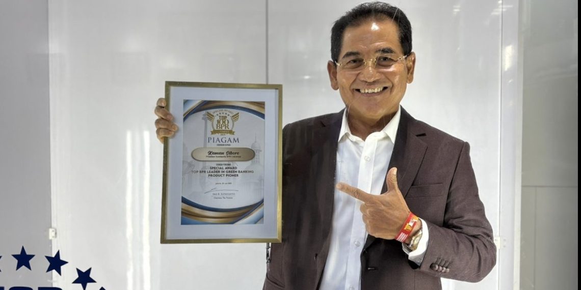 Komisaris Utama Universal BPR, Kaman Siboro