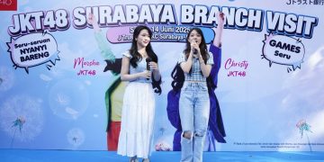 Dua anggota JKT48, Christy dan Marsha sebagai Brand Ambassador J Trust Bank.