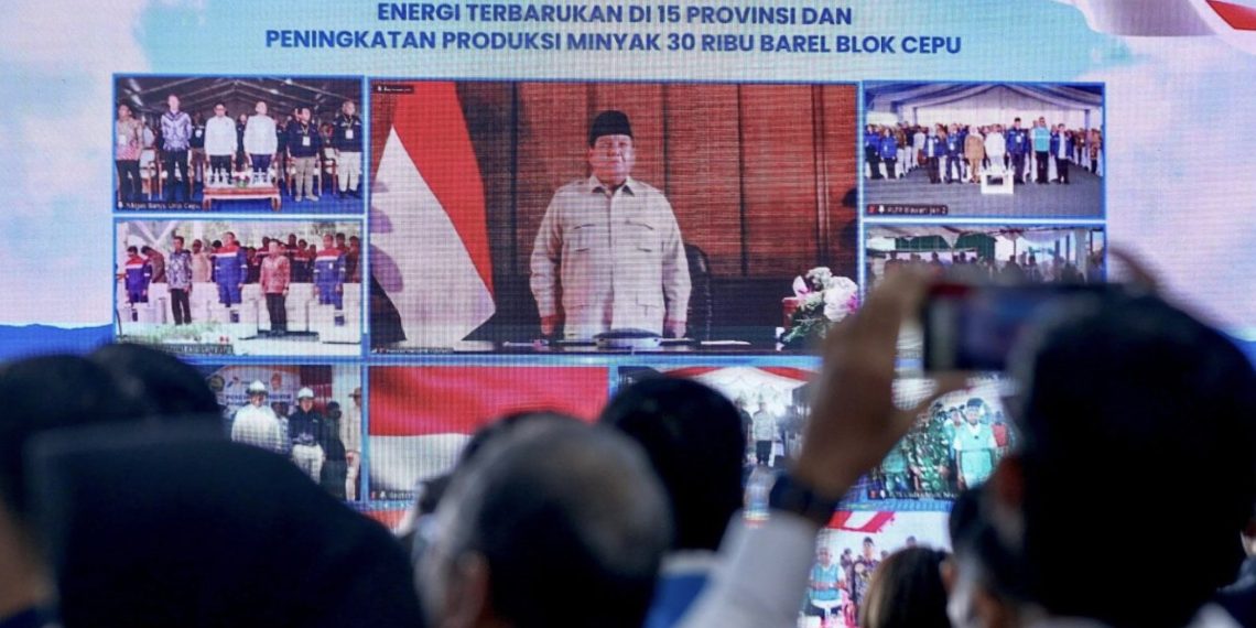Presiden Prabowo Subianto meresmikan secara hybrid pengoperasian dan pembangunan energi terbarukan di 15 provinsi, peningkatan produksi minyak sebesar 30 ribu barel dari Blok Cepu, serta peletakan batu pertama lima pembangkit listrik tenaga panas bumi (PLTP), pada Kamis, 26 Juni 2025. Foto: BPMI Setpres