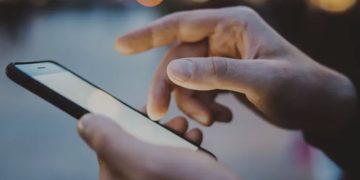 Ilustrasi penyadapan telepon (foto: istimewa)