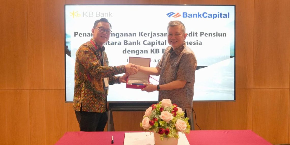 Kurniawan Halim, Direktur Utama Bank Capital Indonesia dan Robby Mondong, Wakil Direktur Utama KB Bank.