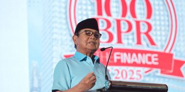 Burhanuddin Abdullah, Gubernur Bank Indonesia (BI) periode 2003-2008 dalam acara Sharing Session dengan tema "Mewujudkan BPR yang Tangguh melalui Sinergi dan Tata Kelola", di Merlynn Park Hotel, Jakarta, Jumat, 20 Juni 2025.